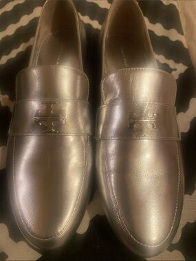 Tory Burch silver metallic loafers. So Cool 😎